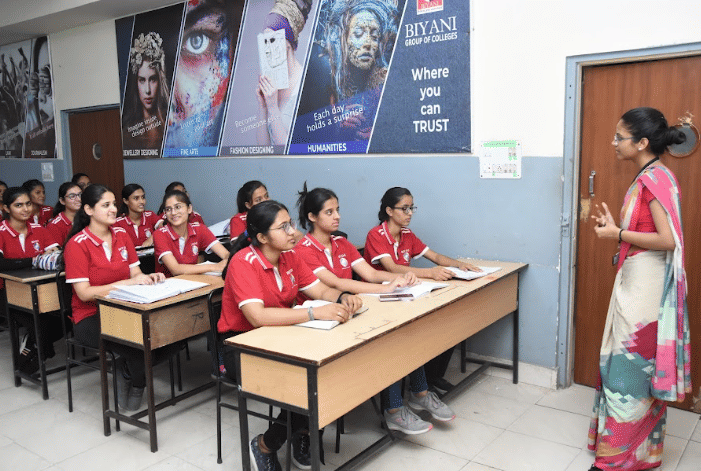 Biyani Girls College Jaipur Classroom photo 4